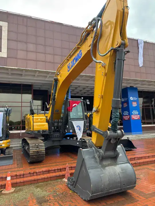 Antalya Büyükşehir hizmet filosu yenilendi: Yeni araçlar törenle tanıtıldı 10